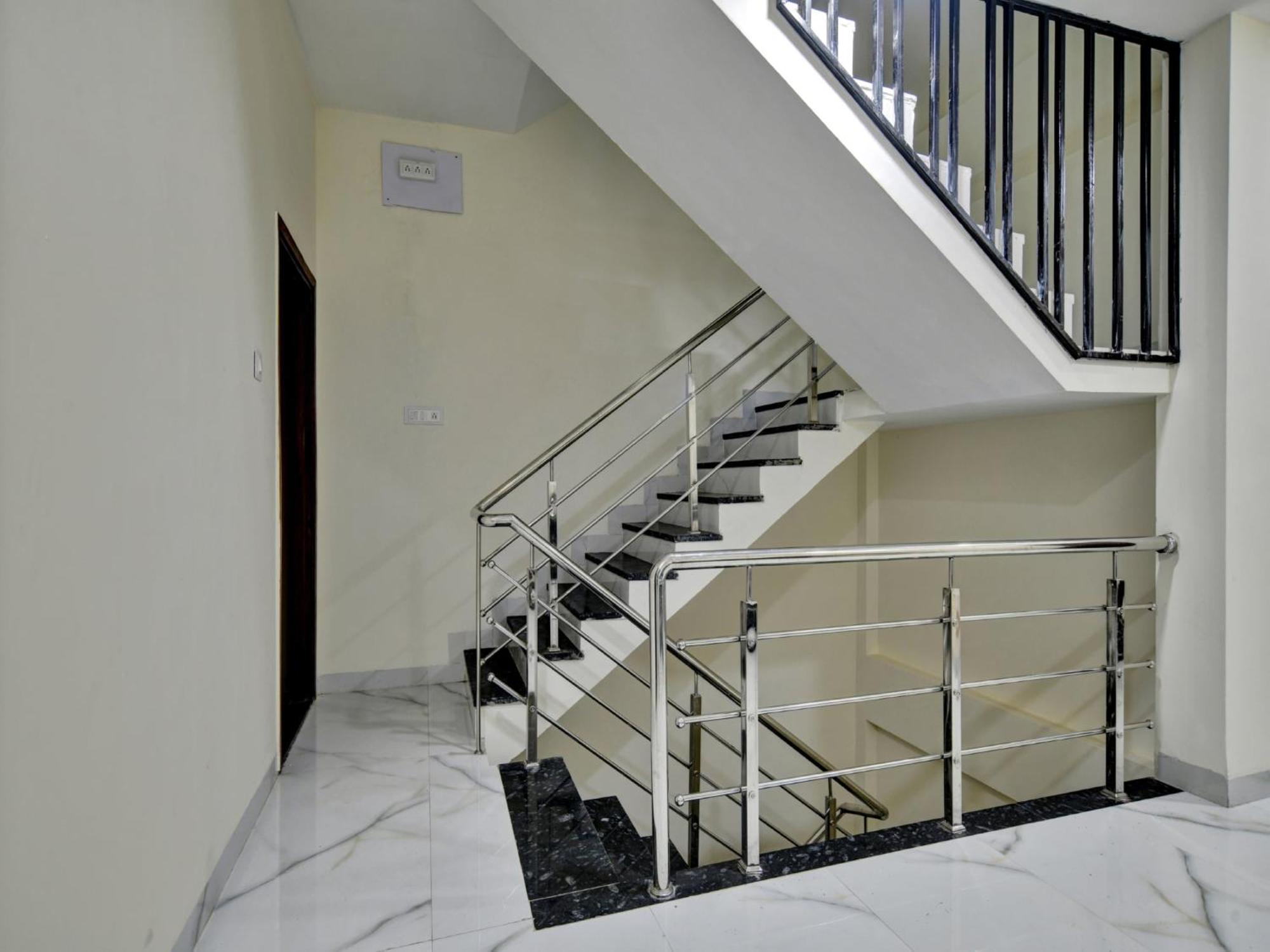 Oyo Hotel Dr Greens Indaur Kültér fotó