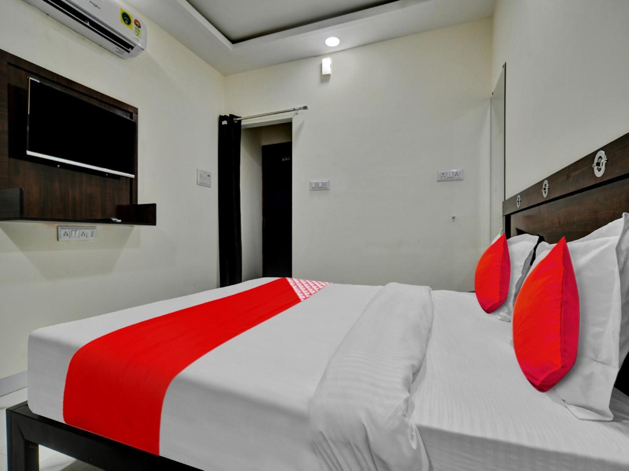 Oyo Hotel Dr Greens Indaur Kültér fotó