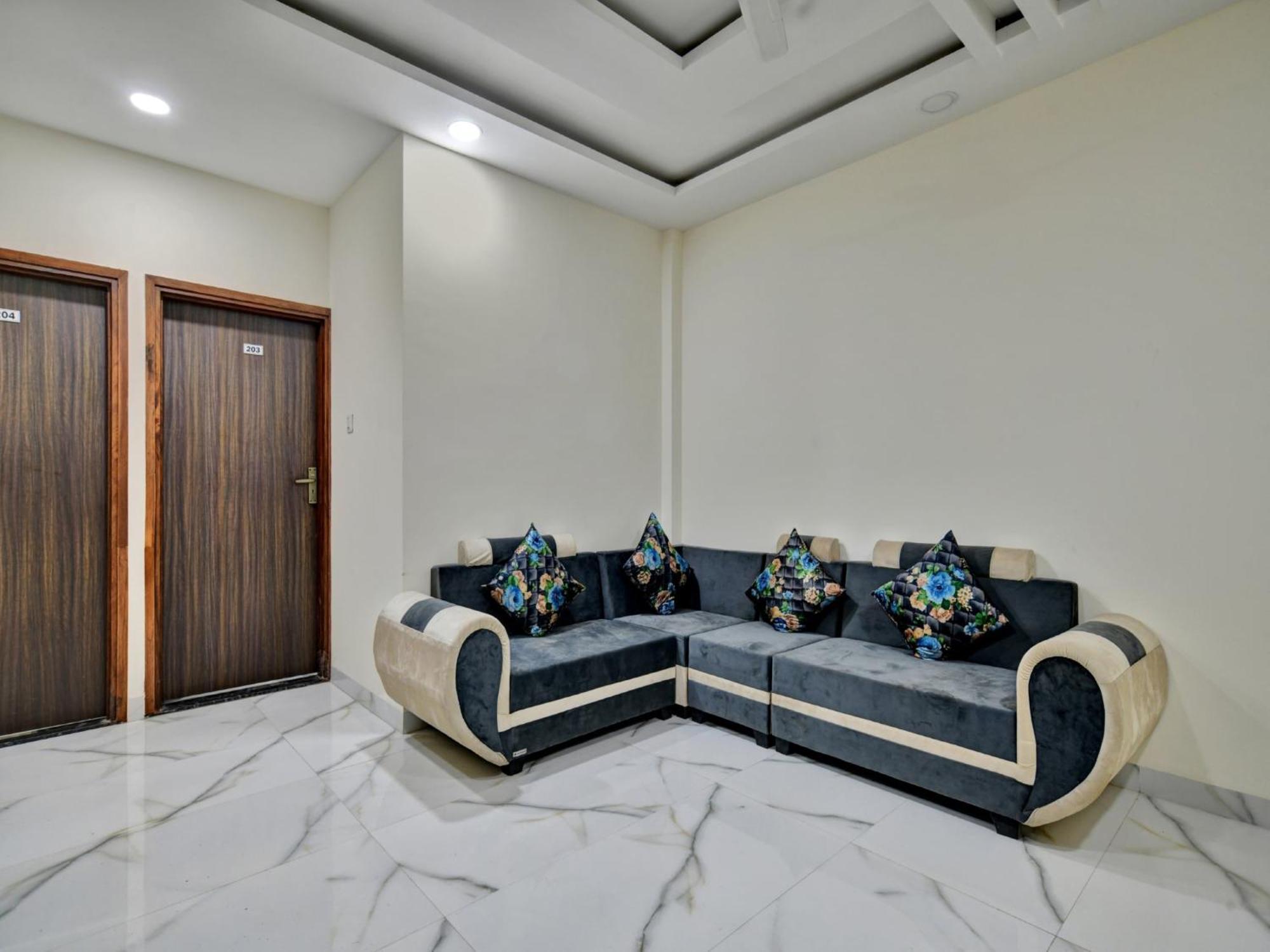 Oyo Hotel Dr Greens Indaur Kültér fotó